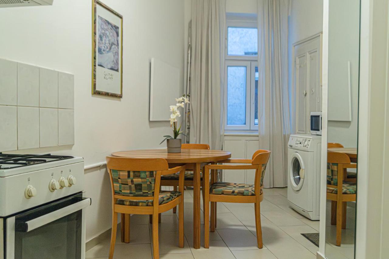 Economy 1Br Apartment Well Connected To The Whole City Відень Екстер'єр фото
