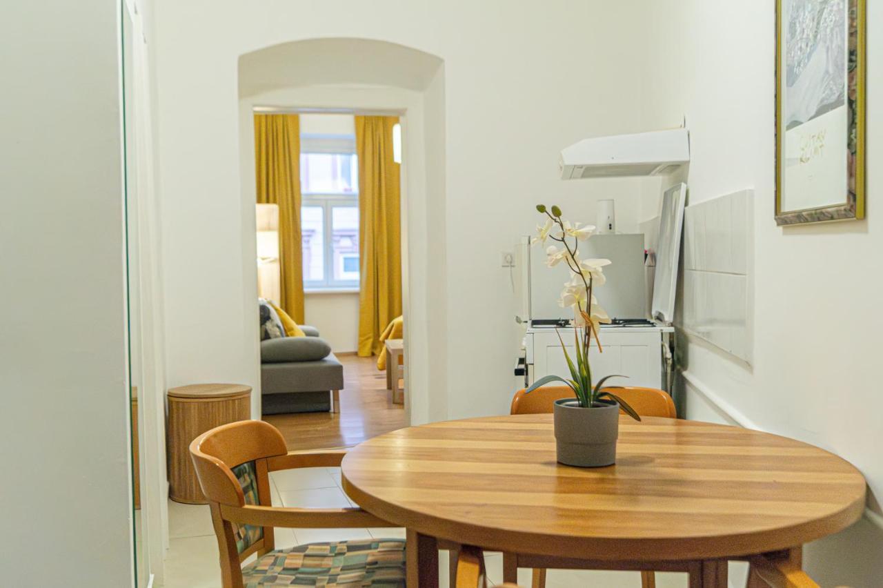 Economy 1Br Apartment Well Connected To The Whole City Відень Екстер'єр фото