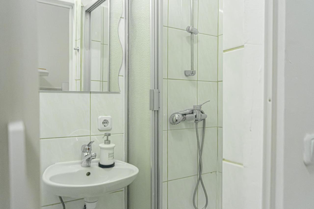 Economy 1Br Apartment Well Connected To The Whole City Відень Екстер'єр фото