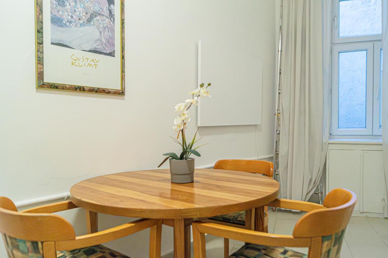 Economy 1Br Apartment Well Connected To The Whole City Відень Екстер'єр фото